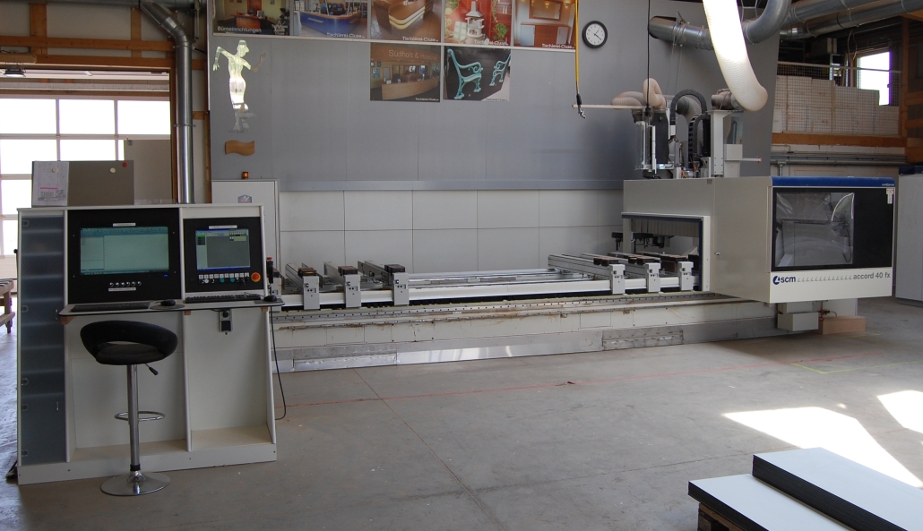 Zum 5 Achs CNC Fräsen nutzen wir unser modernes 5 Achs CNC Bearbeitungszentrum