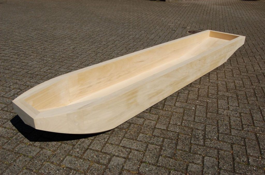 CNC-gefrästes Holzmodell in Bootsform aus Multiplex – Formenbau der Tischlerei Cluse