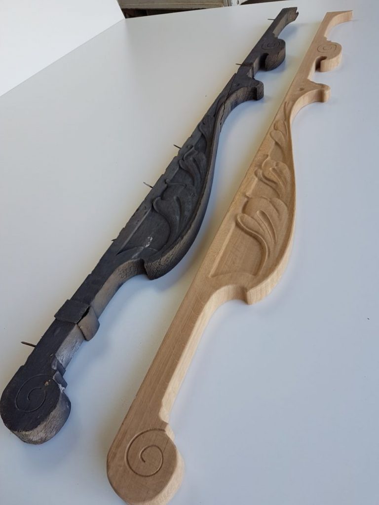 CNC-gefräste Holzornamentleiste im Vergleich mit historischem Original – Tischlerei Cluse