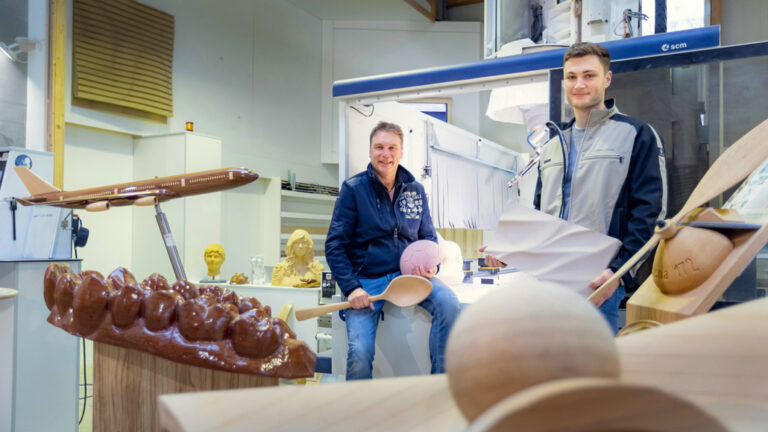 Cluse programmiert fünf Achsen