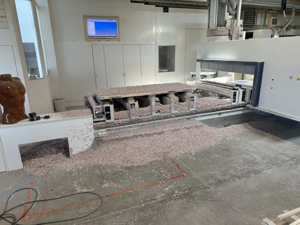 5-Achs-CNC nach getaner Arbeit