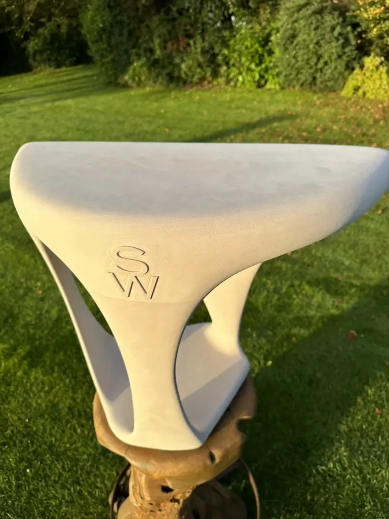 Designer Hocker aus Pu gefräst