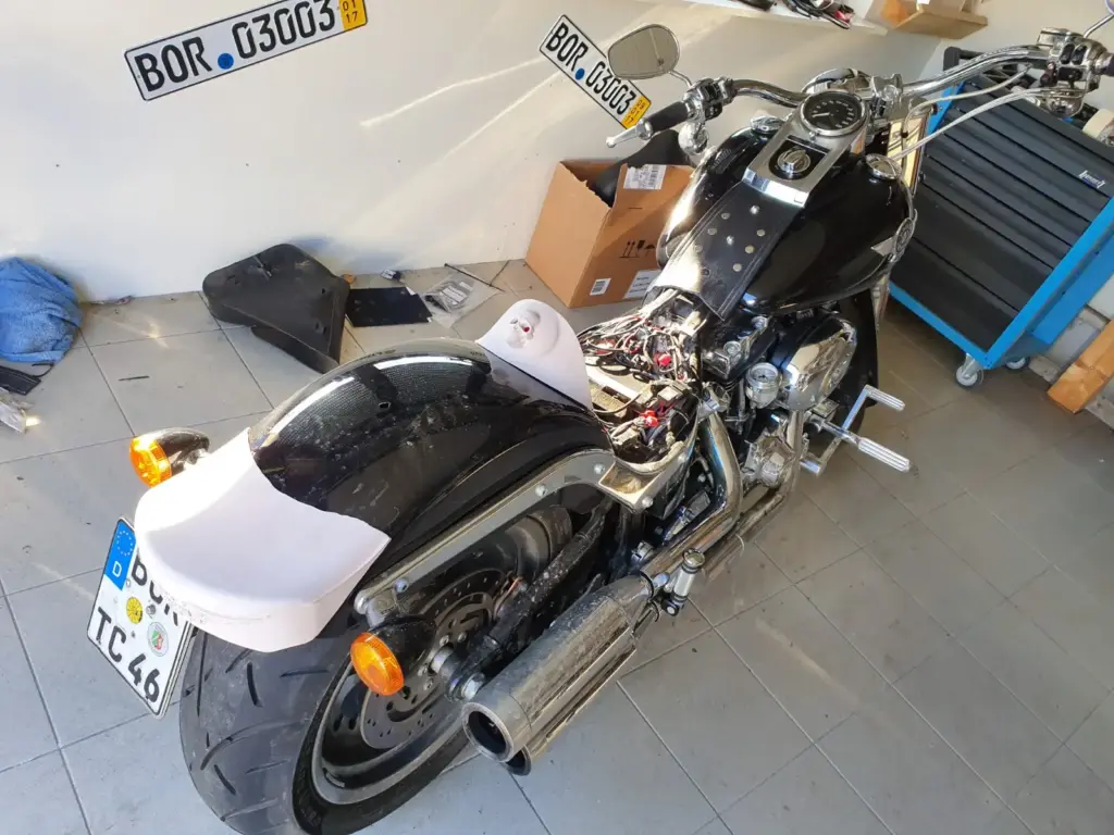 Fräsung von PU-Anbauteilen einer Harley nach vorherigem Scan