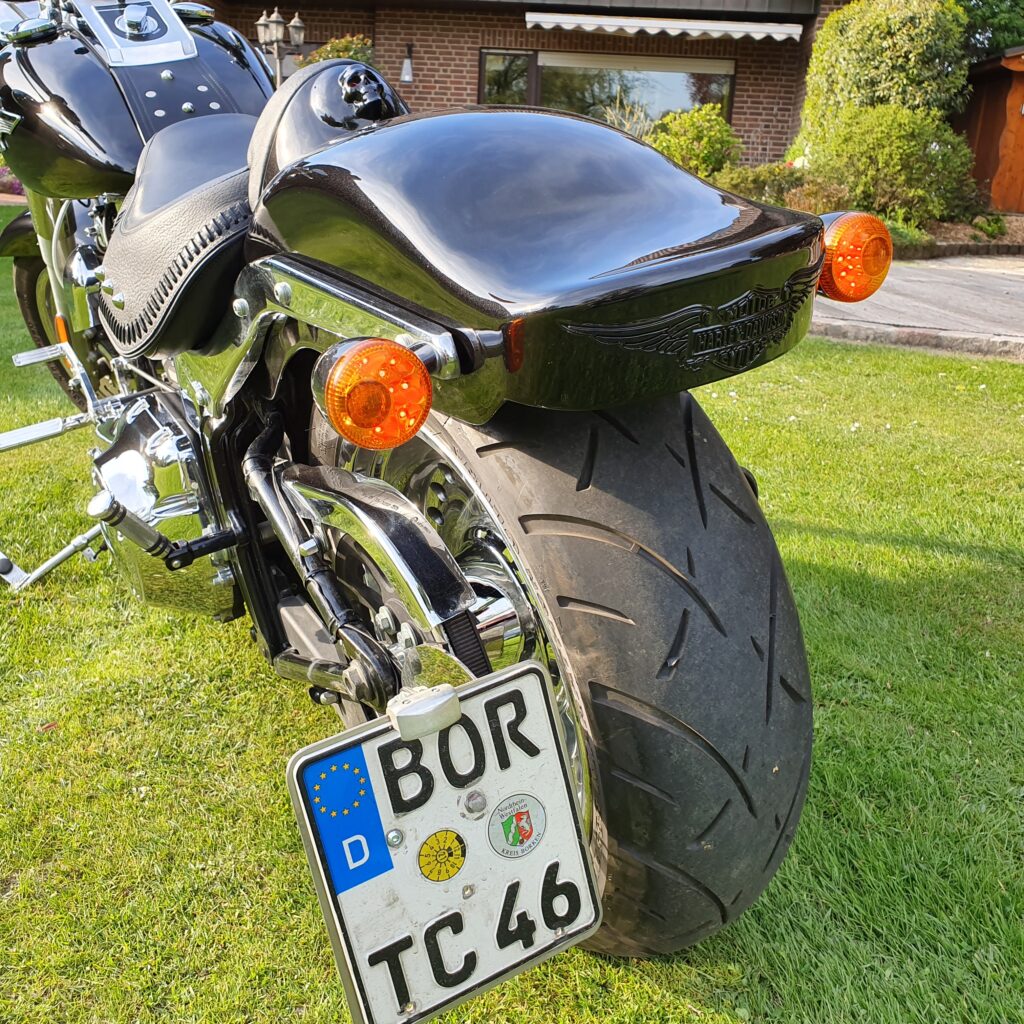 nach Motorradscan Anbauteile modelliert und passgenau ausgefräst aus PU-700 Tischlerei-Cluse 3d CNC