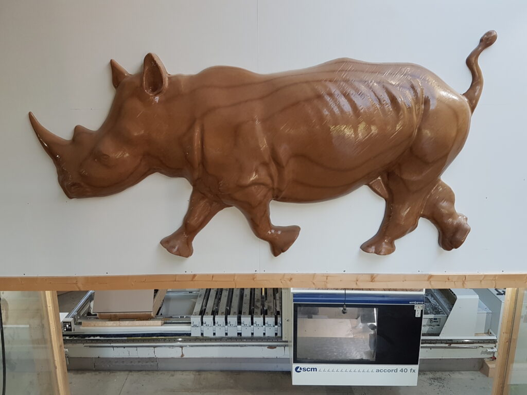 Nashorn aus MDF Block ausgefräst 3m lang