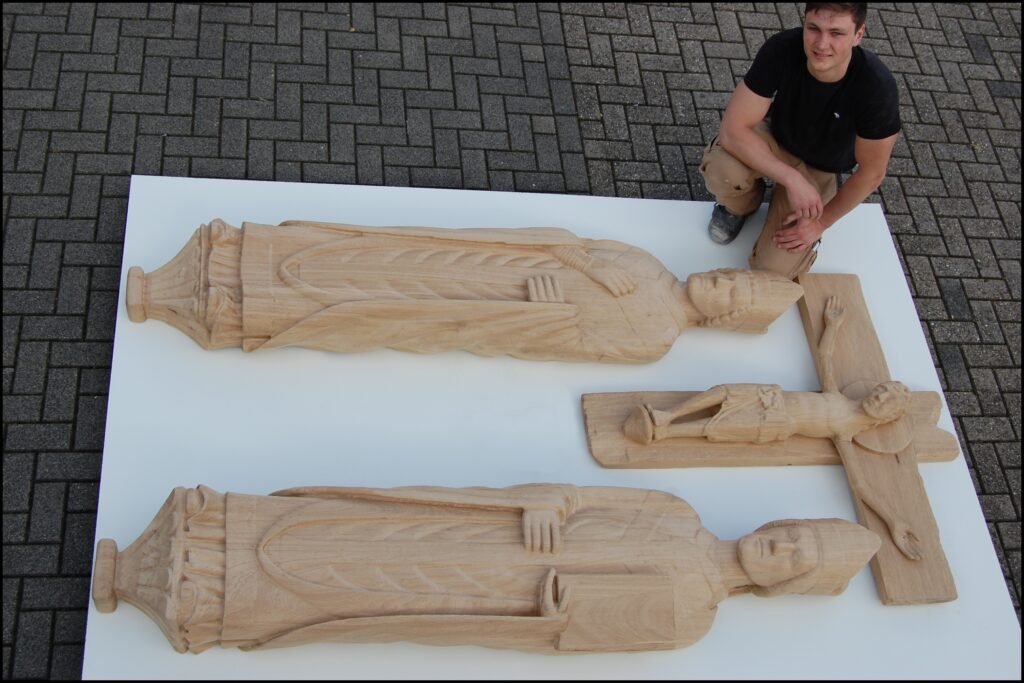 alte Skulpturen eingescannt und aus massiv Eichen-Blöcke rundum ausgefräst 3d CNC