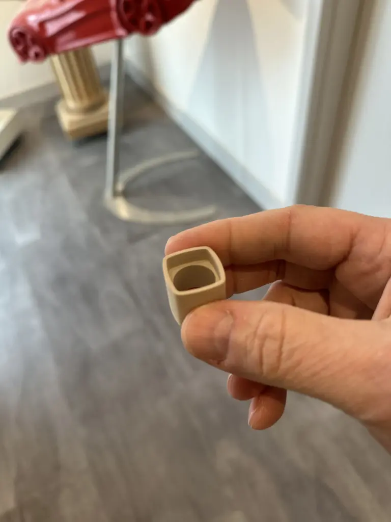 kleines Passelement aus Pu mit hoher Maßhaltigkeit ausgefräst